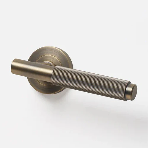 Lo & Co Linear Knurled Lever