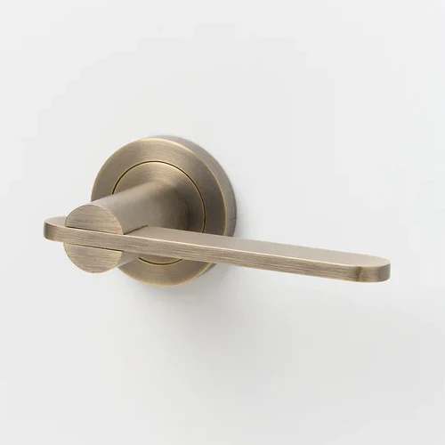 Lo & Co Intersect Lever