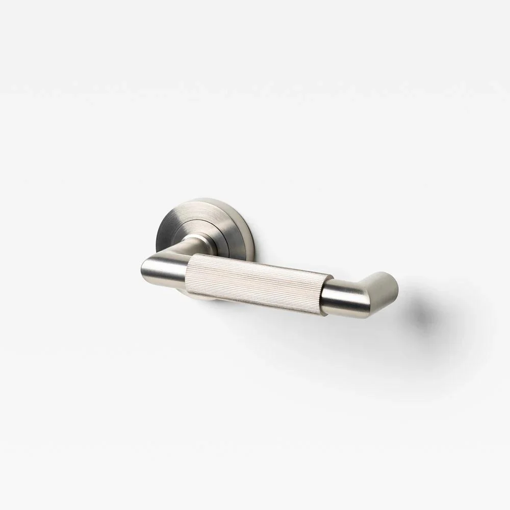 Lo & Co Linear Knurled Return Lever
