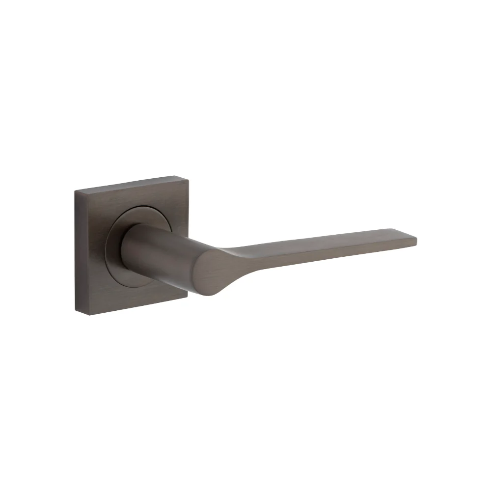 Iver Como Lever on Square Rose (Pair)