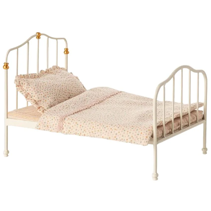Maileg Vintage Bed Mouse Off White