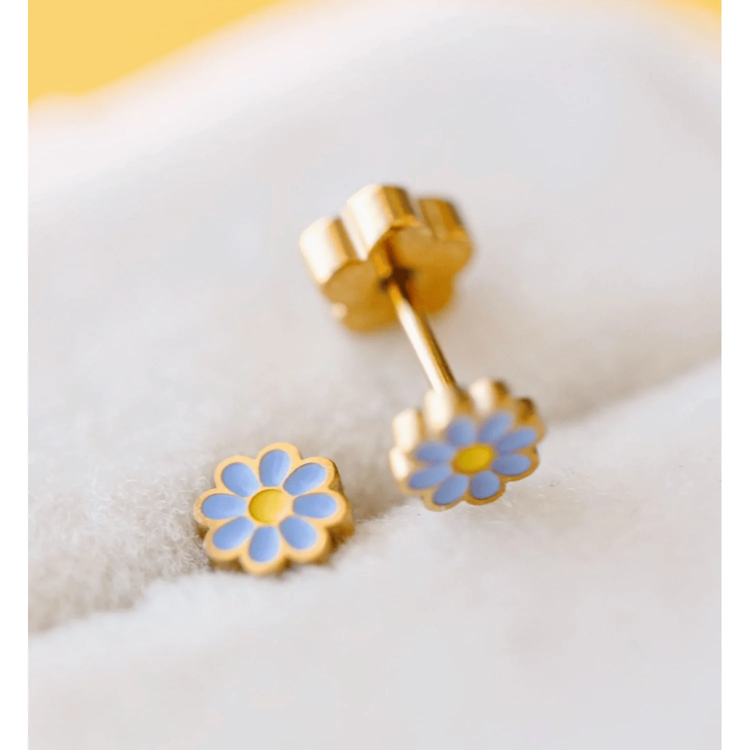 Pierced Co Tiny Daisy Earrings- Periwinkle